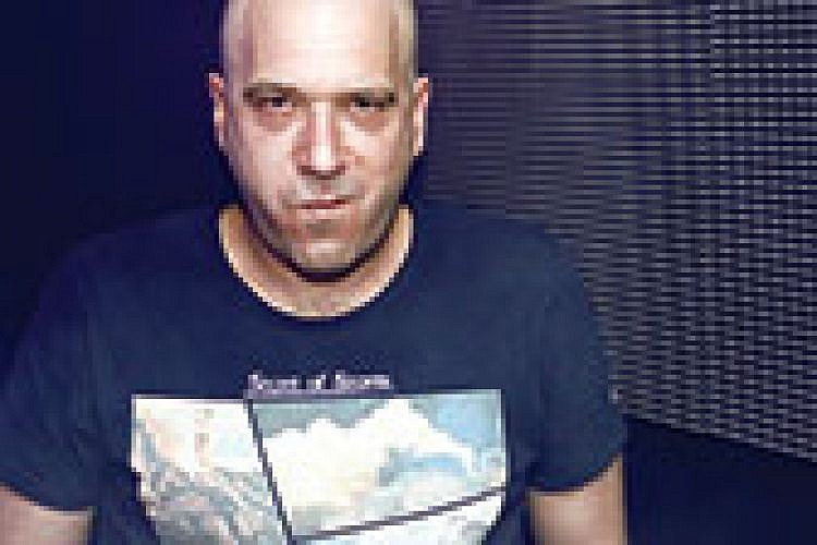 די ג'יי גיא מנצור