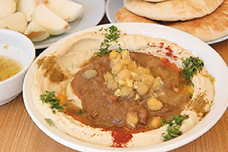 דמיינו ביצה על המנה המפוארת הזאת. המשולש של אבו חסן