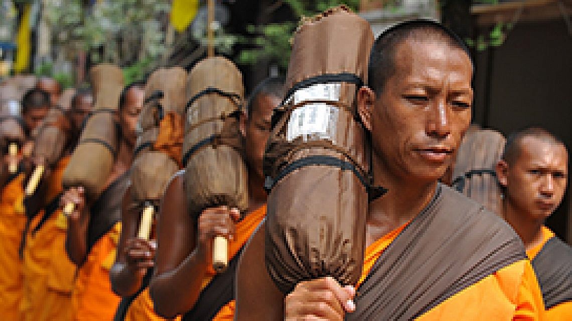 נזירים בודהיסטים בתאילנד (צילום: shutterstock)