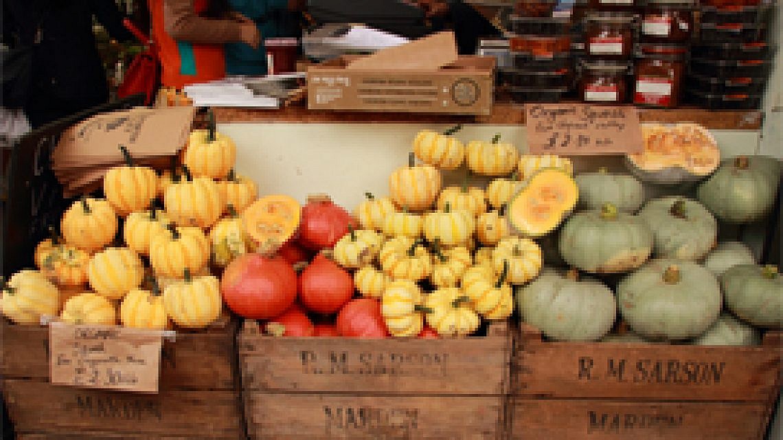 הפירות והירקות בשוק בורו. צילום: ענבל שגיב נקדימון