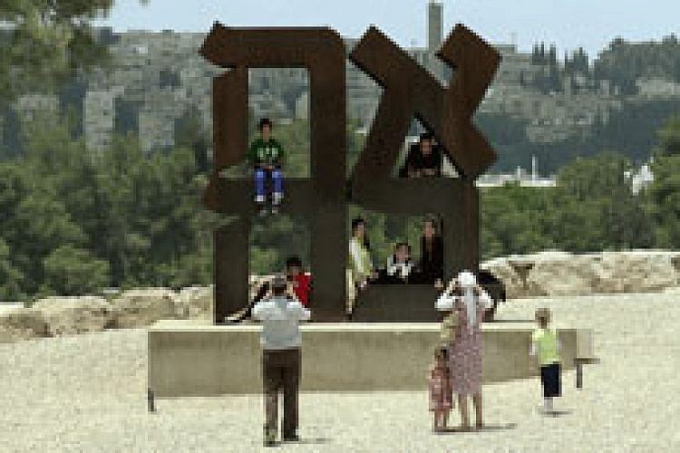 פריים מתוך הסרט שיצרו אלעד שוורץ ועמיחי חסון כחלק מפרויקט "עקבות בירושלים"