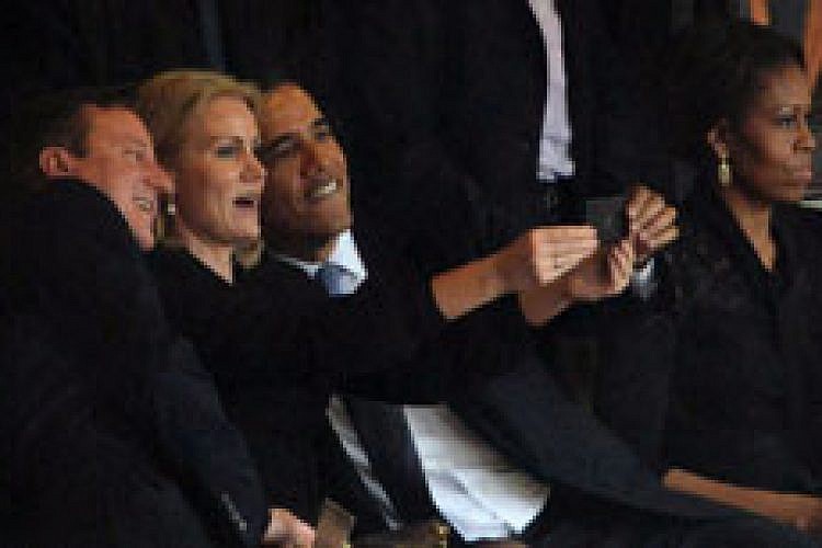 ברק אובמה עושה סלפי (צילום: אימג'בנק/GettyImages, AFP)