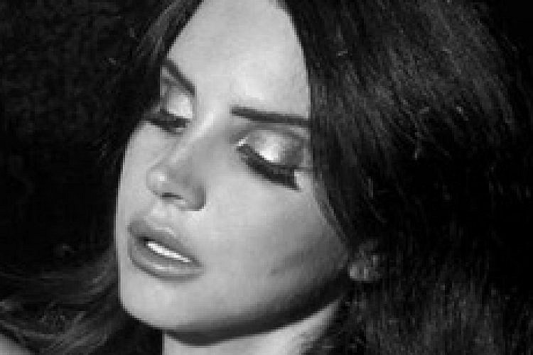 לנה דל ריי ב"טרופיקו" (צילום מסך)