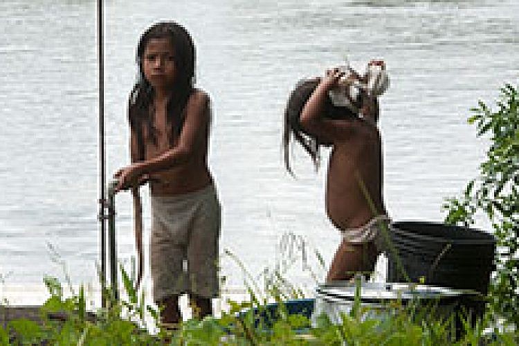 ילדים משבטי האמזונס, פרו. צילום: אימג' בנק