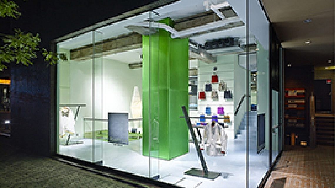 הרבה כבוד ליצירתיות ולמחשבה של המעצב. מעבדת המציאות של איסי מיאקי.