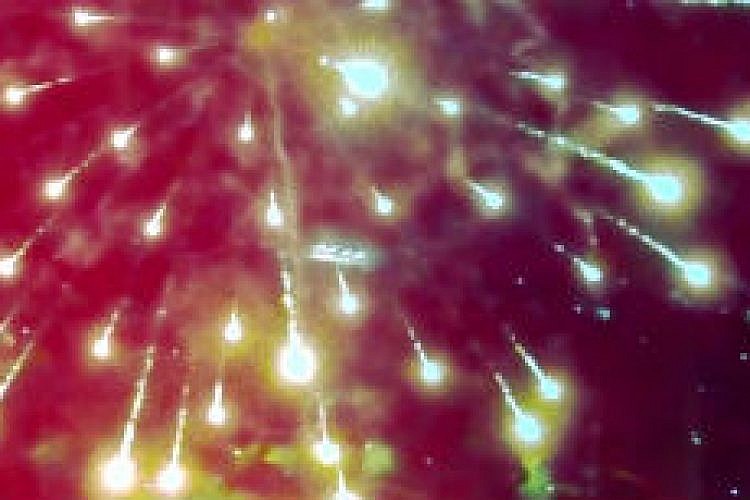 זיקוקים (צילום מסך מהסרטון DJI PHANTOM FIREWORKS)