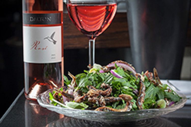 אנשובי מטוגן של מסעדת יוליה. צילום: אנטולי מיכאלו