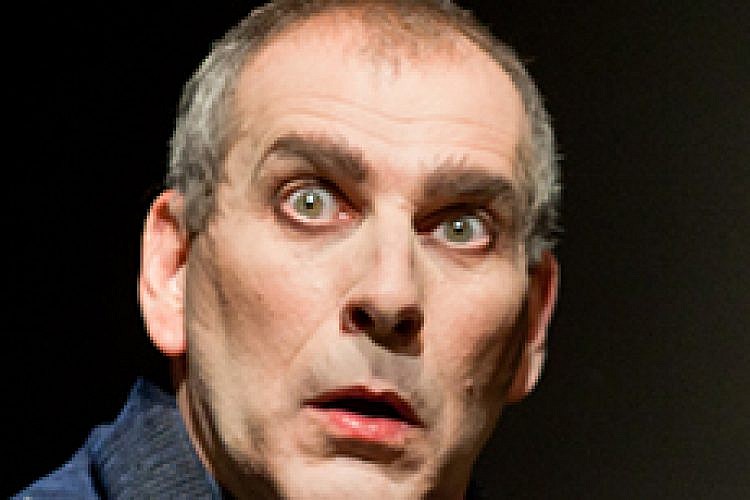 מתוך "האדרת" של תיאטרון "החאן". צילום: יעל אילן