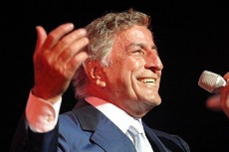טוני בנט בהופעה. צילום: Tom Beetz, פליקר. רישיון CC BY 2.0