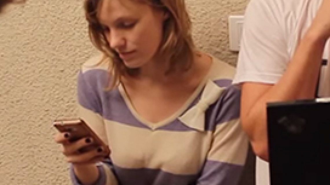 מתוך הסרטון "שיט שתל אביבים אומרים באזעקה"