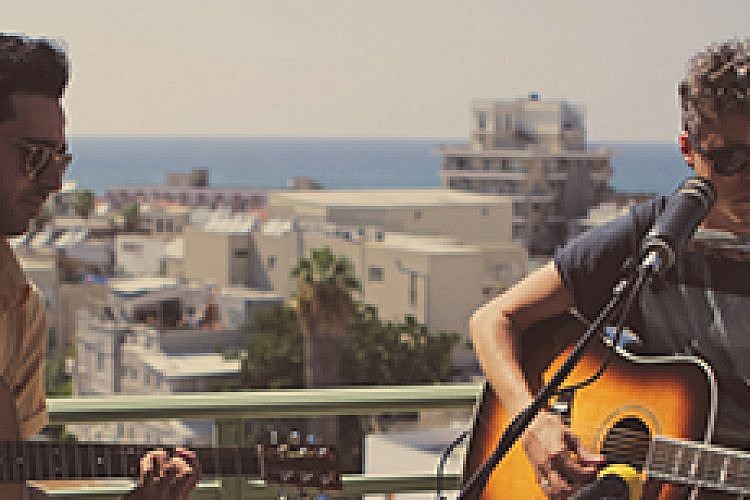 נעם רתם ב-BalconyTV Tel Aviv. צילום: אופיר בן שמעון