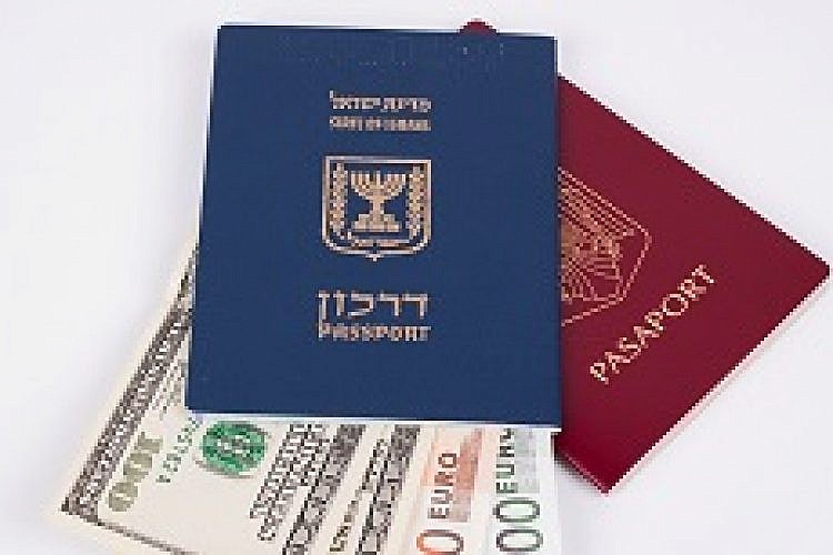 הקונפליקט שמעולם לא היה. דרכון ישראלי ורומני. צילום:  shutterstock