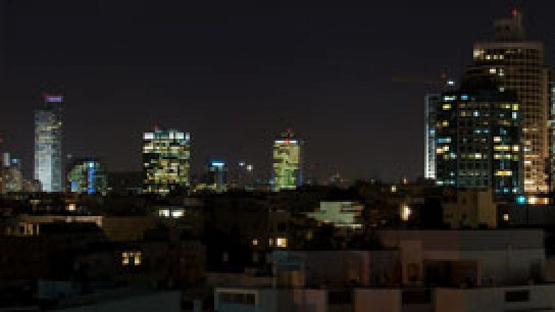 תל אביב בלילה. צילום: Shutterstock