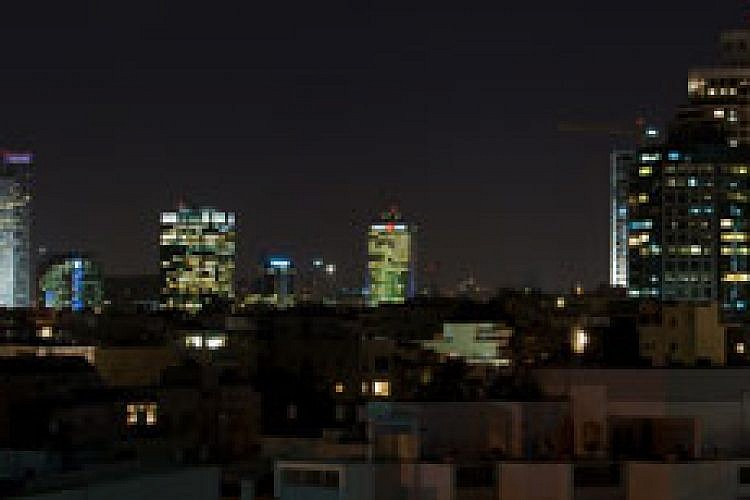 תל אביב בלילה. צילום: Shutterstock