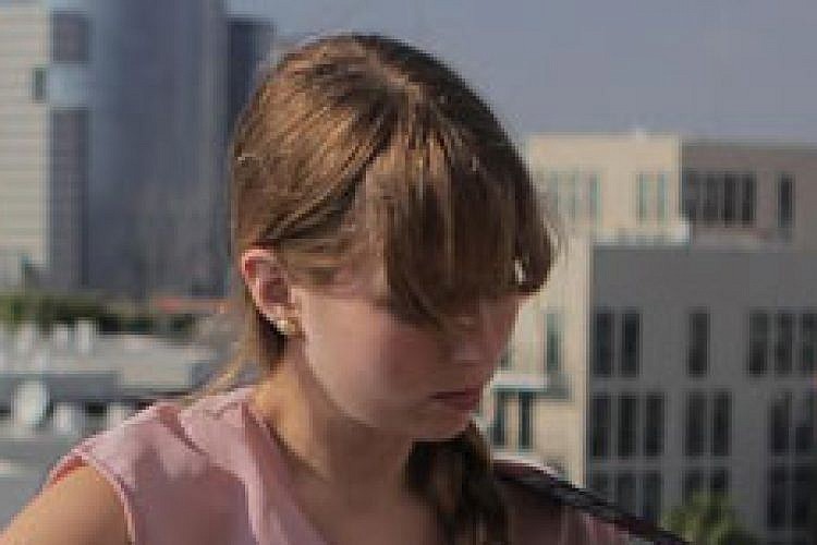 גיטלה ב-BalconyTV. צילום: אופיר בן שמעון