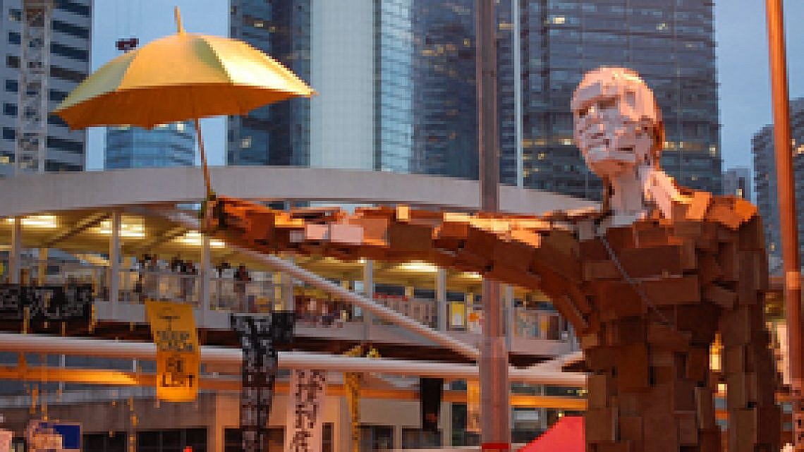 איש המטריה בהונג קונג
