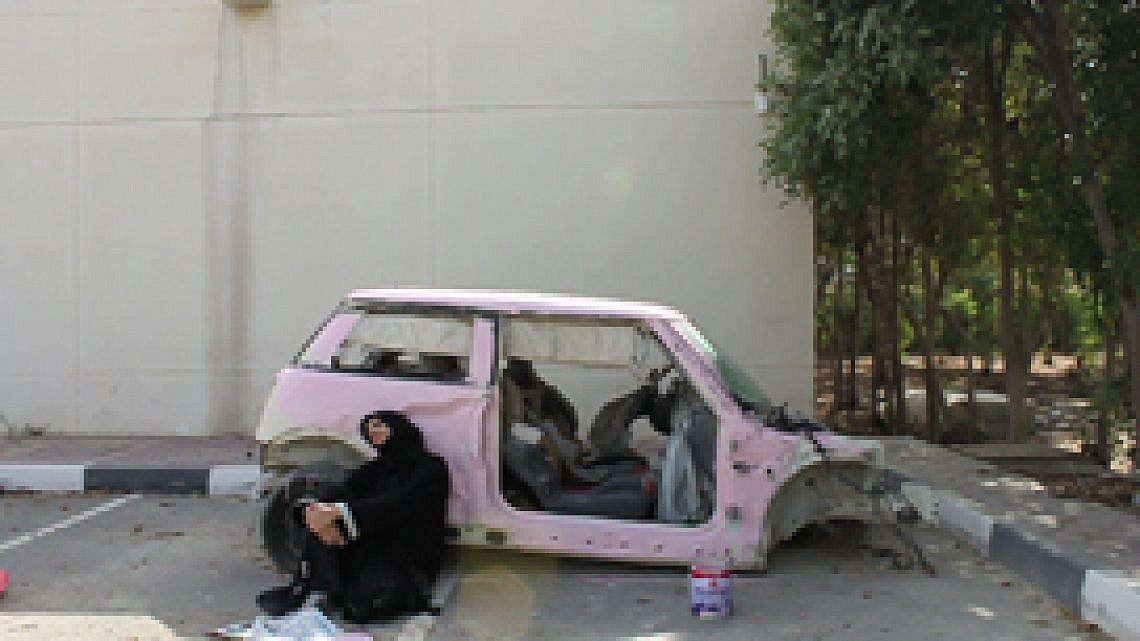 צילום מסך מתוך "רכב סעודי", עבודתה של שרה אבו-אבדללה