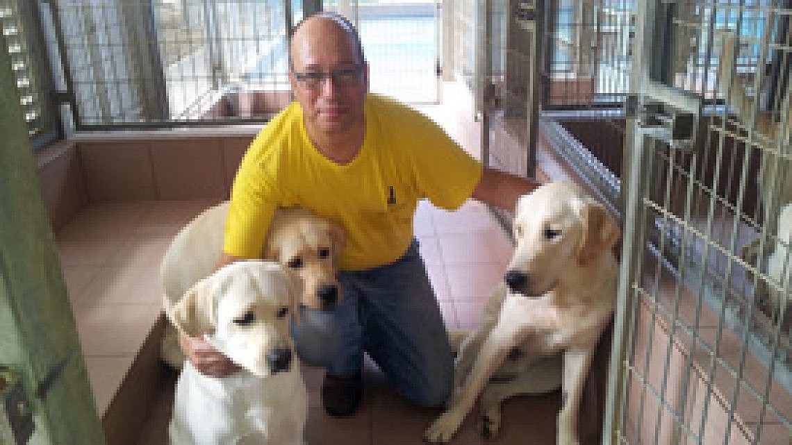 אייל ארגיל עם קיי, רובין ומיסי בסיום הקורס