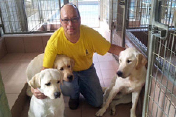 אייל ארגיל עם קיי, רובין ומיסי בסיום הקורס