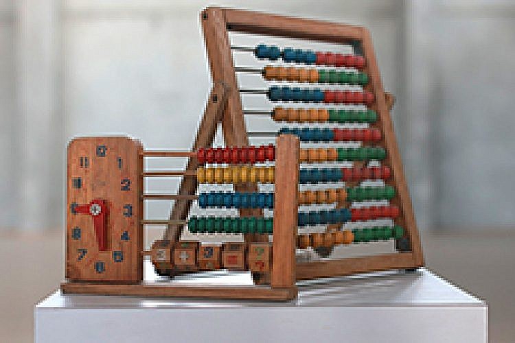 holon-toys-visit-חשבונית-מעץ.-אוסף-מיכאל-לוריא.-מוזיאון-אוצרות-בחומה-T