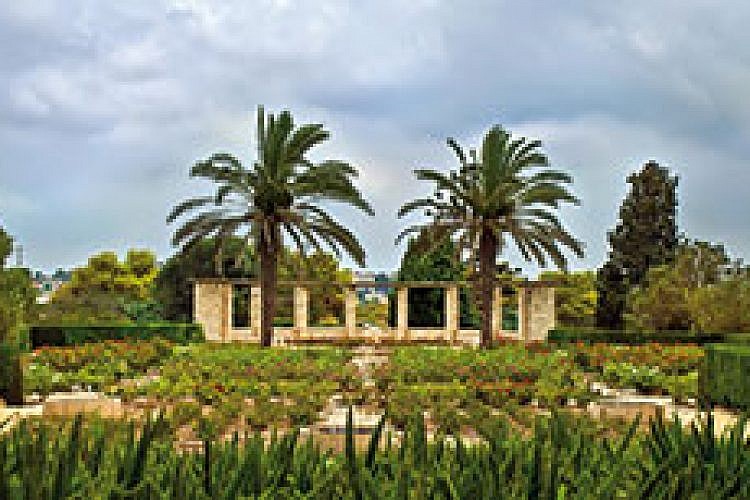 ramat-hanadiv-green-outdoor-shutterstock_140024554-T