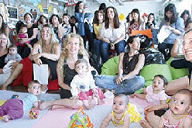 campus-for-moms-T