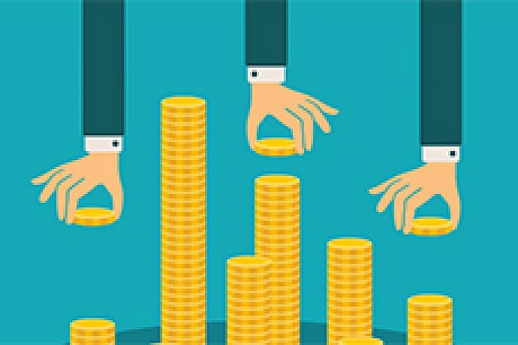 shutterstock_tipping-taxi-money-mp-feature-232589800-t