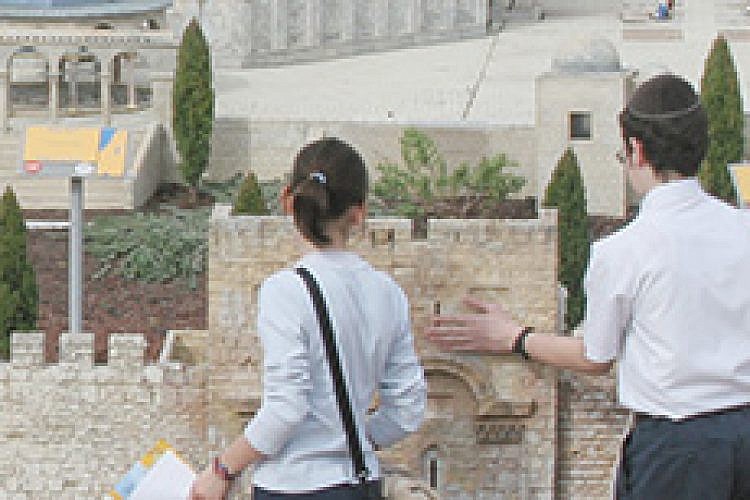 291205-mini-israel-museums-1-t