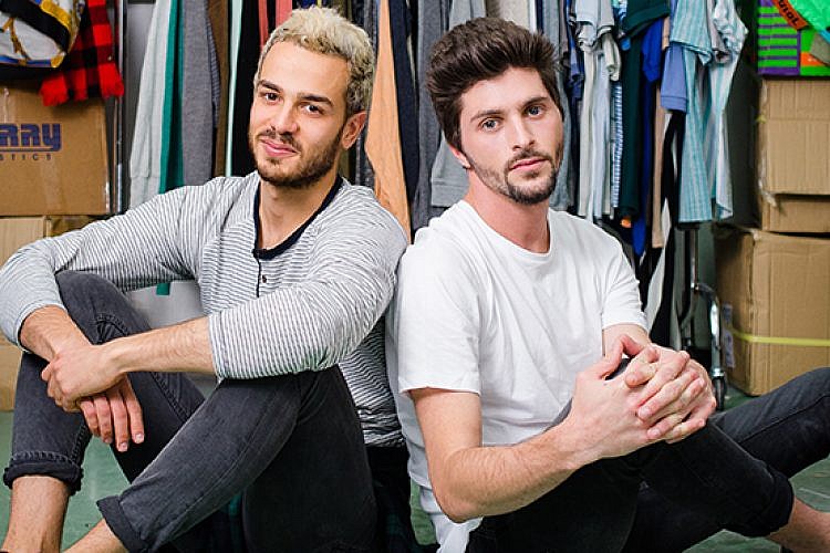 גיל רבי ואביב גרינברג, מוסך. צילום: יולי גורודינסקי