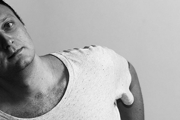 קססה נייר ומספריים. יותם אבני. צילום: בן פלחוב