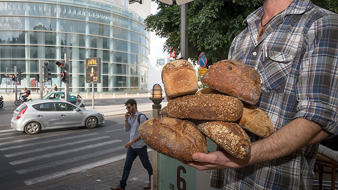 נחמה לחם וחצי (צילום: אנטולי מיכאלו)