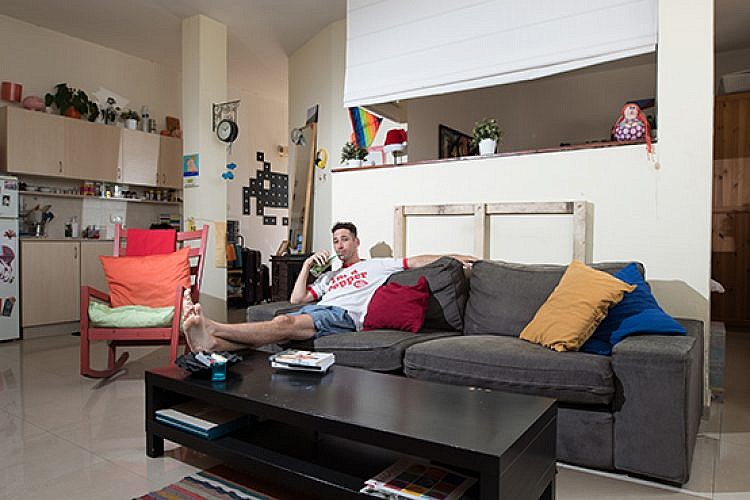 הדירה של נירו טאוב. צילום: נמרוד סונדרס