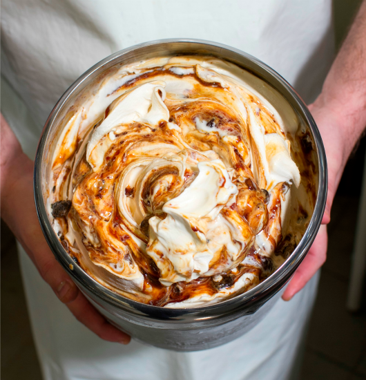 גלידת ריקוטה, צימוקים ותאנים בג'לטרייה (צילום: אנטולי מיכאלו)