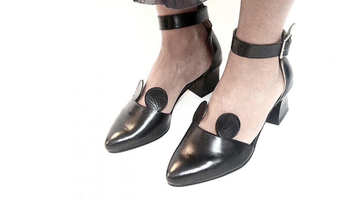 נעלי מיקי מאוס (צילום: שני בר)
