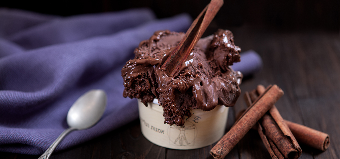 גלידת שוקולד מריר וקינמון בארטה (צילום: דניאלה קונטיני)