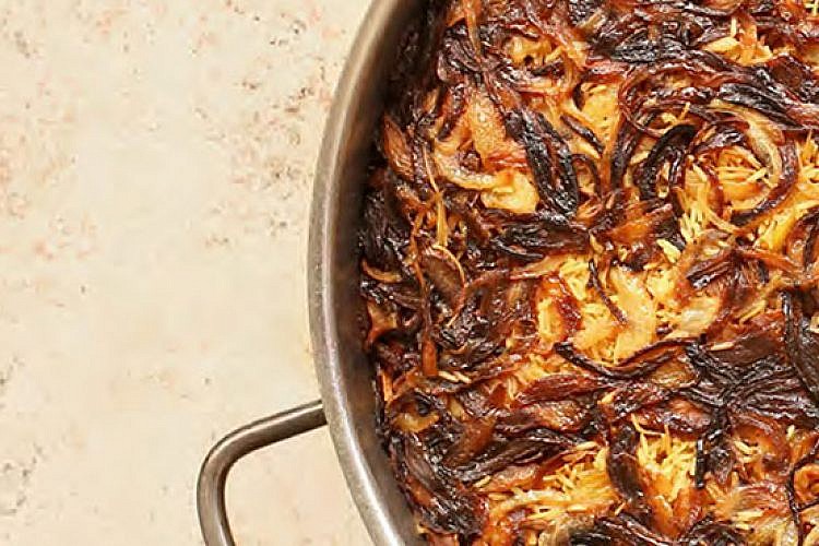 אורז ואטריות בזעפרן ושקדים. צילום: אפרת ליכטנשטט