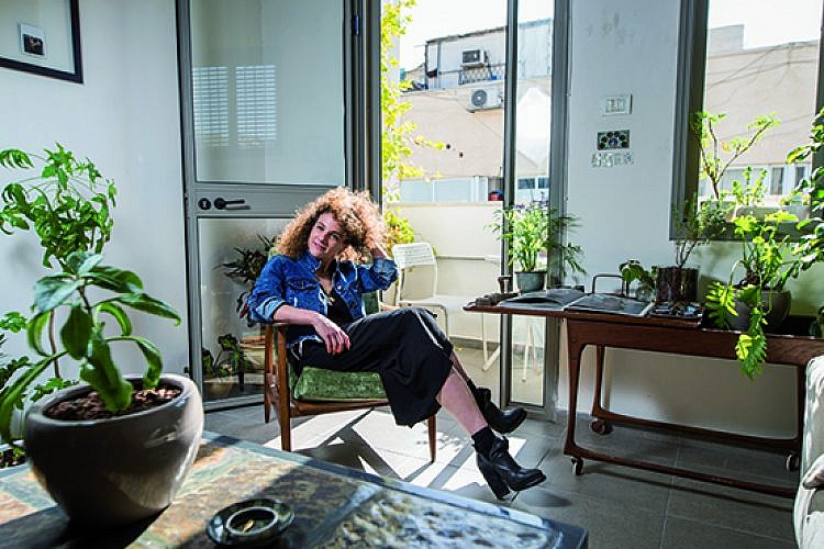 בדירה של טל נחום. צילום: נמרוד סונדרס