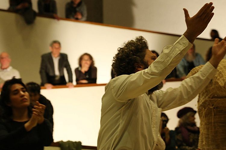 "שרים בכיכר" של נועם ענבר במוזיאון תל אביב (צילום: איתמר מנדס פלור)