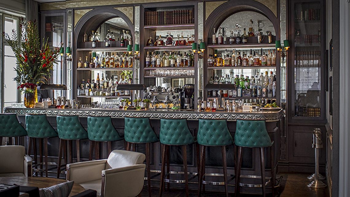 העיקר זה הרומנטיקה. לייבררי בר. צילום: אנטולי מיכאלו