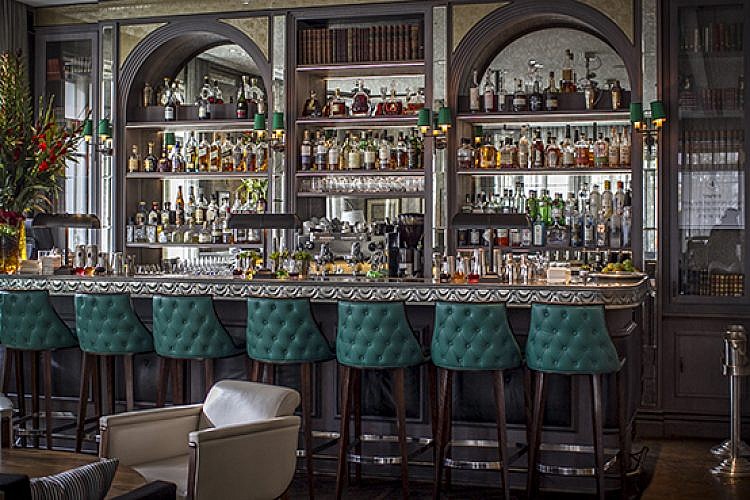 העיקר זה הרומנטיקה. לייבררי בר. צילום: אנטולי מיכאלו