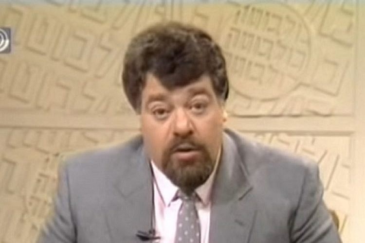 רפי גינת בימים פשוטים יותר. צילום מסך