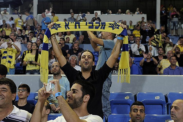 אוהדי מכבי תל אביב (צילום: David Buimovitch/EuroFootball/Getty Images)