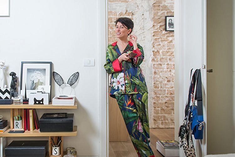 רוזה סיניסקי בדירתה. צילום: נמרוד סונדרס