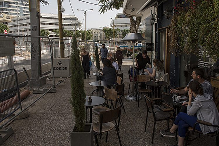 קפה ג'קיל אנד הייד בכיכר דינגוף (צילום: אלי אטיאס)