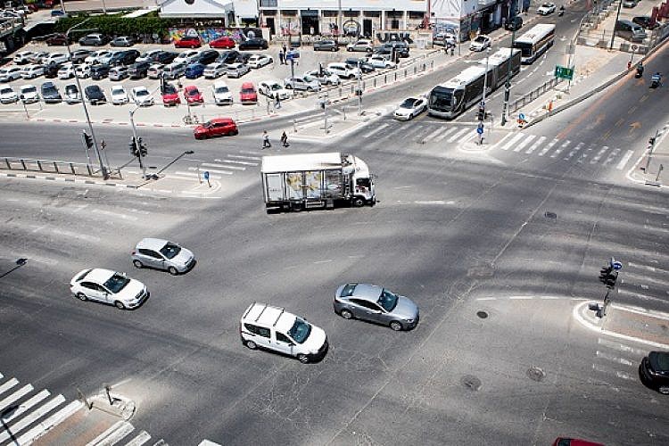 צומת רחוב הרכבת ודרך בגין (צילום: שלומי יוסף)