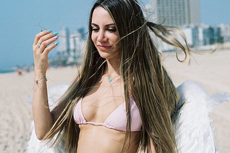 הפקה של ווג בחופי תל אביב. צילום: מעיין טולדנו