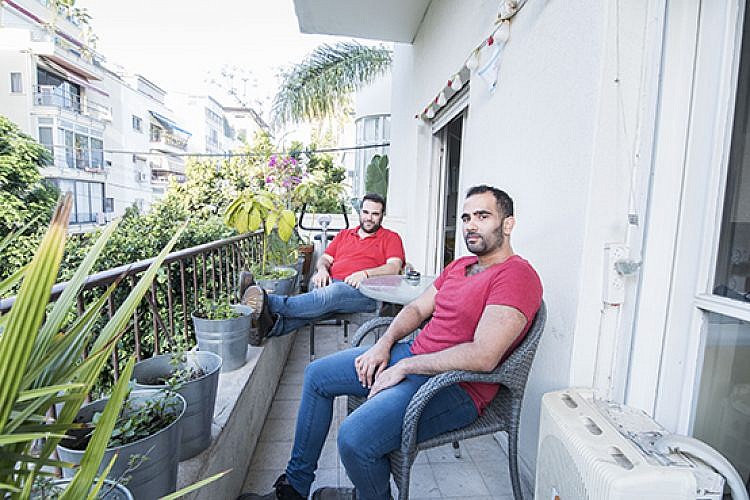 דירת שותפים בלב העיר. מרפסת 90210. צילום: דניאל ז'קונט