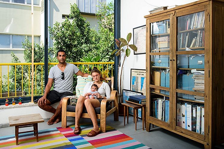 בדירה של לואיזה קאהן ומאור חמדי. צילום: נמרוד סונדרס