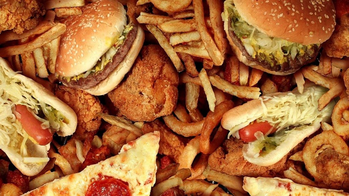 אוכל לא בריא (צילום: Shutterstock)