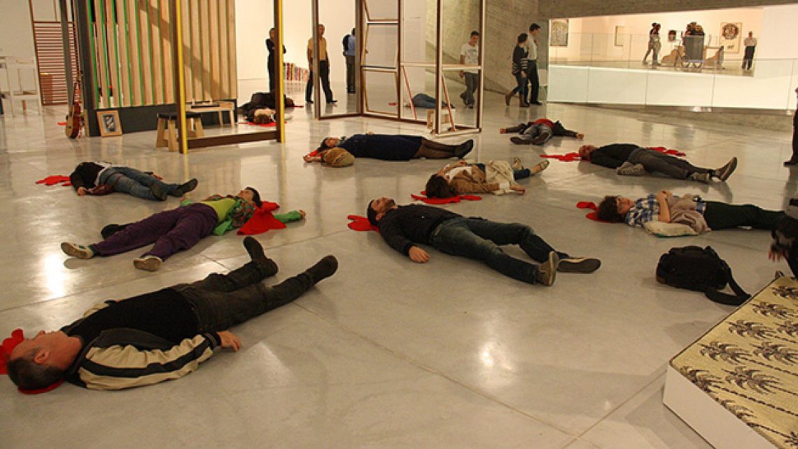 מחאת האמנים במוזיאון תל אביב (צילום: דפנה טלמון)